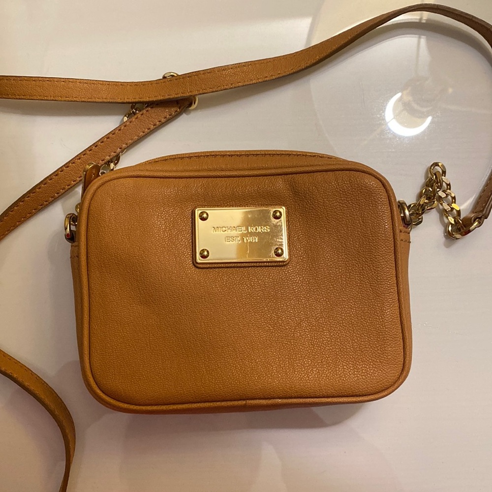 💫 Michael Kors Saffiano Leather Crossbody Purse